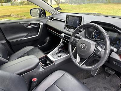 2020 Toyota RAV4 - Thumbnail