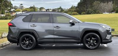 2020 Toyota RAV4 - Thumbnail