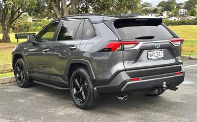 2020 Toyota RAV4 - Thumbnail