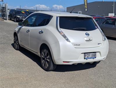 2016 Nissan Leaf - Thumbnail