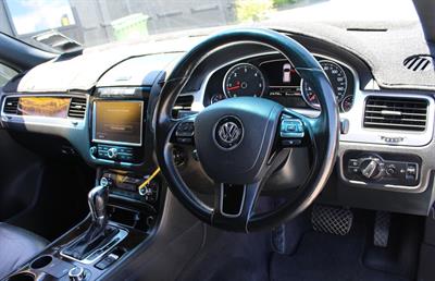 2012 Volkswagen TOUAREG - Thumbnail