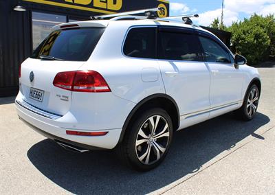 2012 Volkswagen TOUAREG - Thumbnail