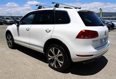 2012 Volkswagen TOUAREG - Thumbnail