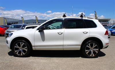 2012 Volkswagen TOUAREG - Thumbnail