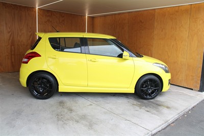 2015 Suzuki Swift - Thumbnail