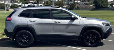 2021 Jeep Cherokee - Thumbnail