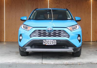 2020 Toyota RAV4 - Thumbnail