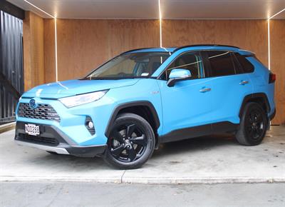 2020 Toyota RAV4 - Thumbnail