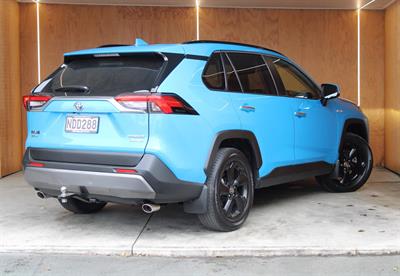 2020 Toyota RAV4 - Thumbnail