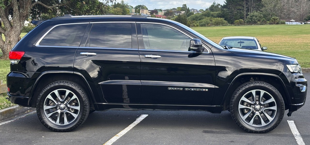 2017 Jeep GRAND CHEROKEE