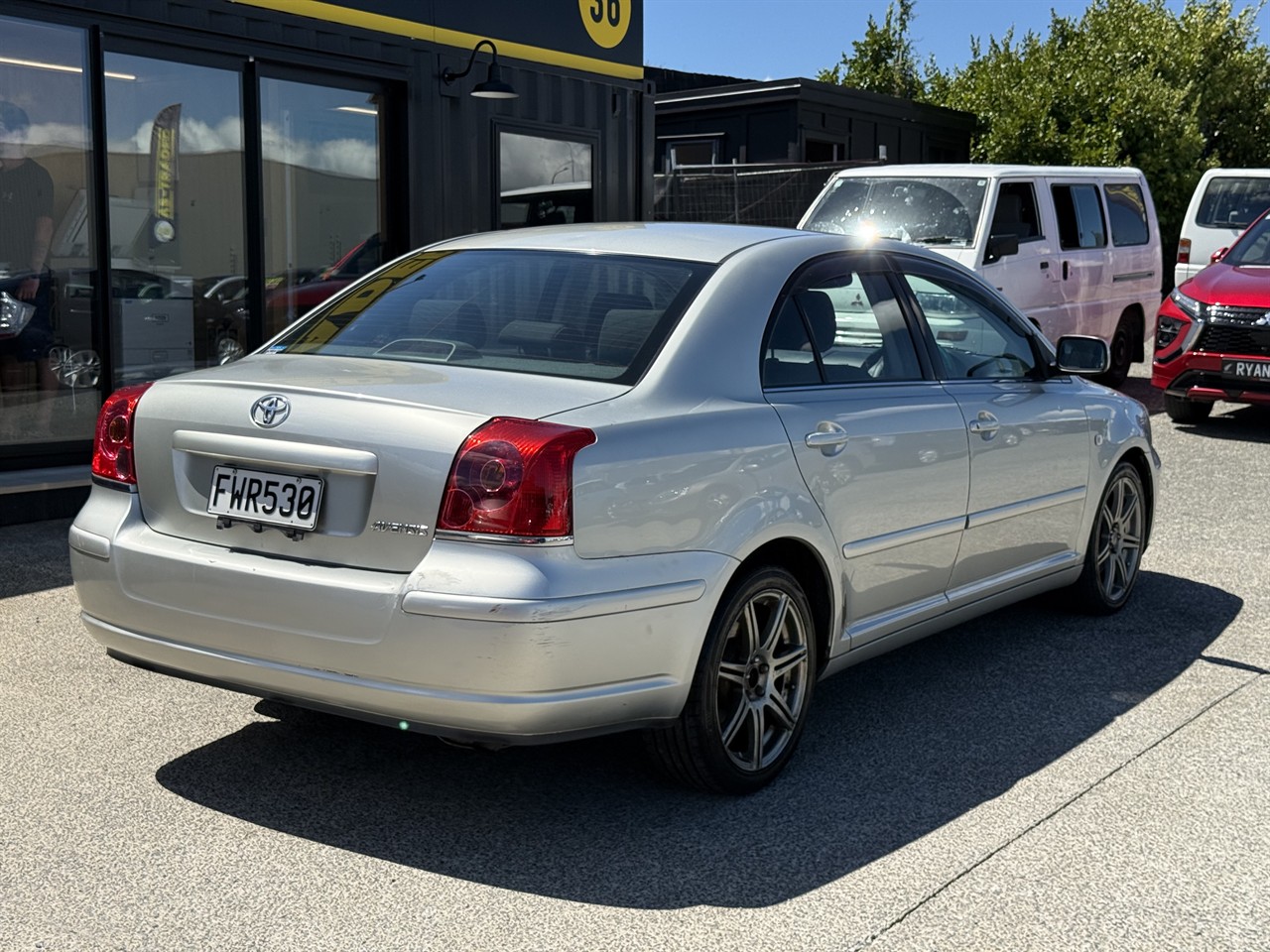 2005 Toyota AVENSIS