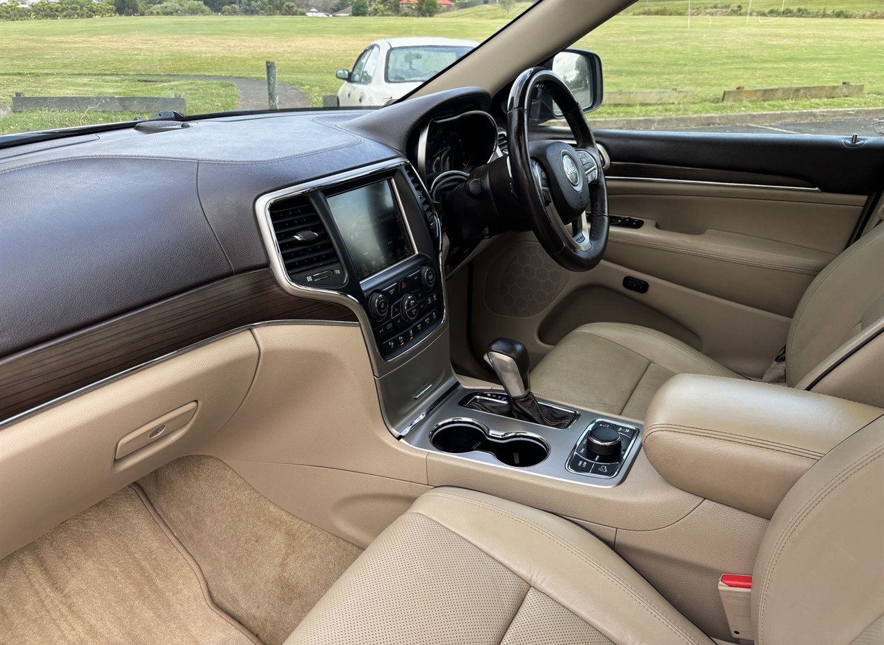 2017 Jeep GRAND CHEROKEE