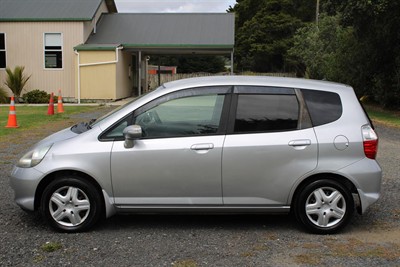 2004 Honda FIT - Thumbnail