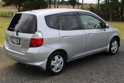 2004 Honda FIT - Thumbnail