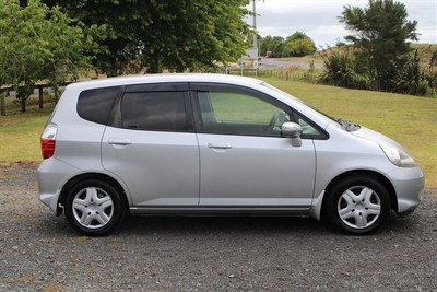 2004 Honda FIT - Thumbnail