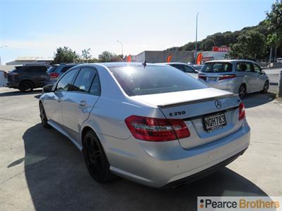 2010 Mercedes-Benz E250 - Thumbnail