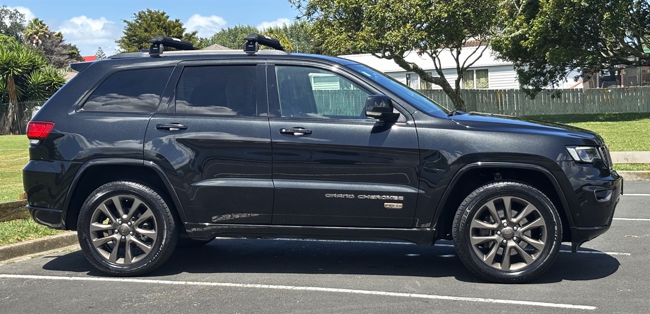 2017 Jeep GRAND CHEROKEE