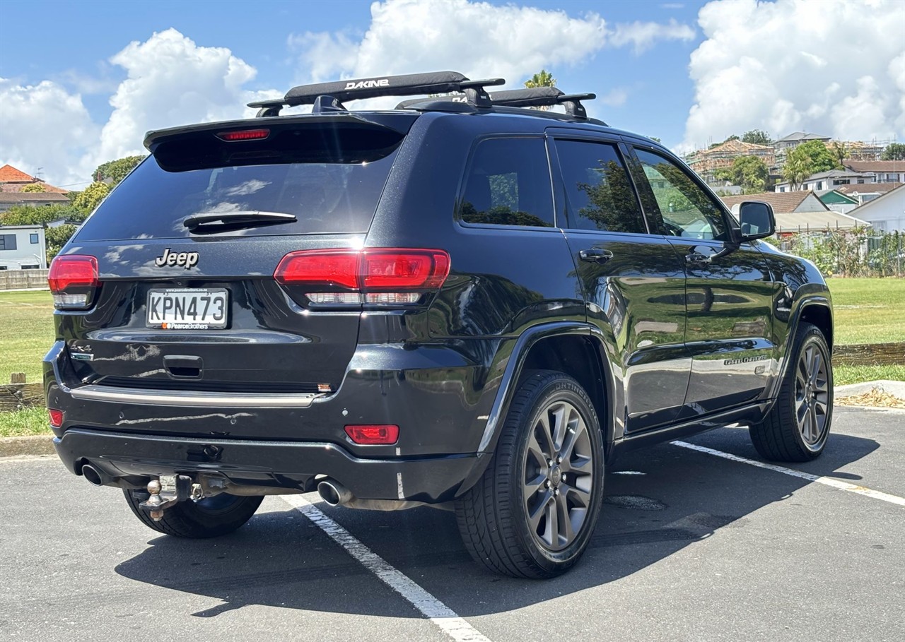 2017 Jeep GRAND CHEROKEE