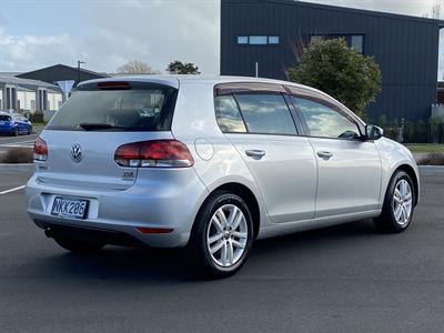 2011 Volkswagen Golf - Thumbnail