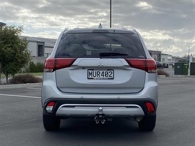 2020 Mitsubishi Outlander - Thumbnail