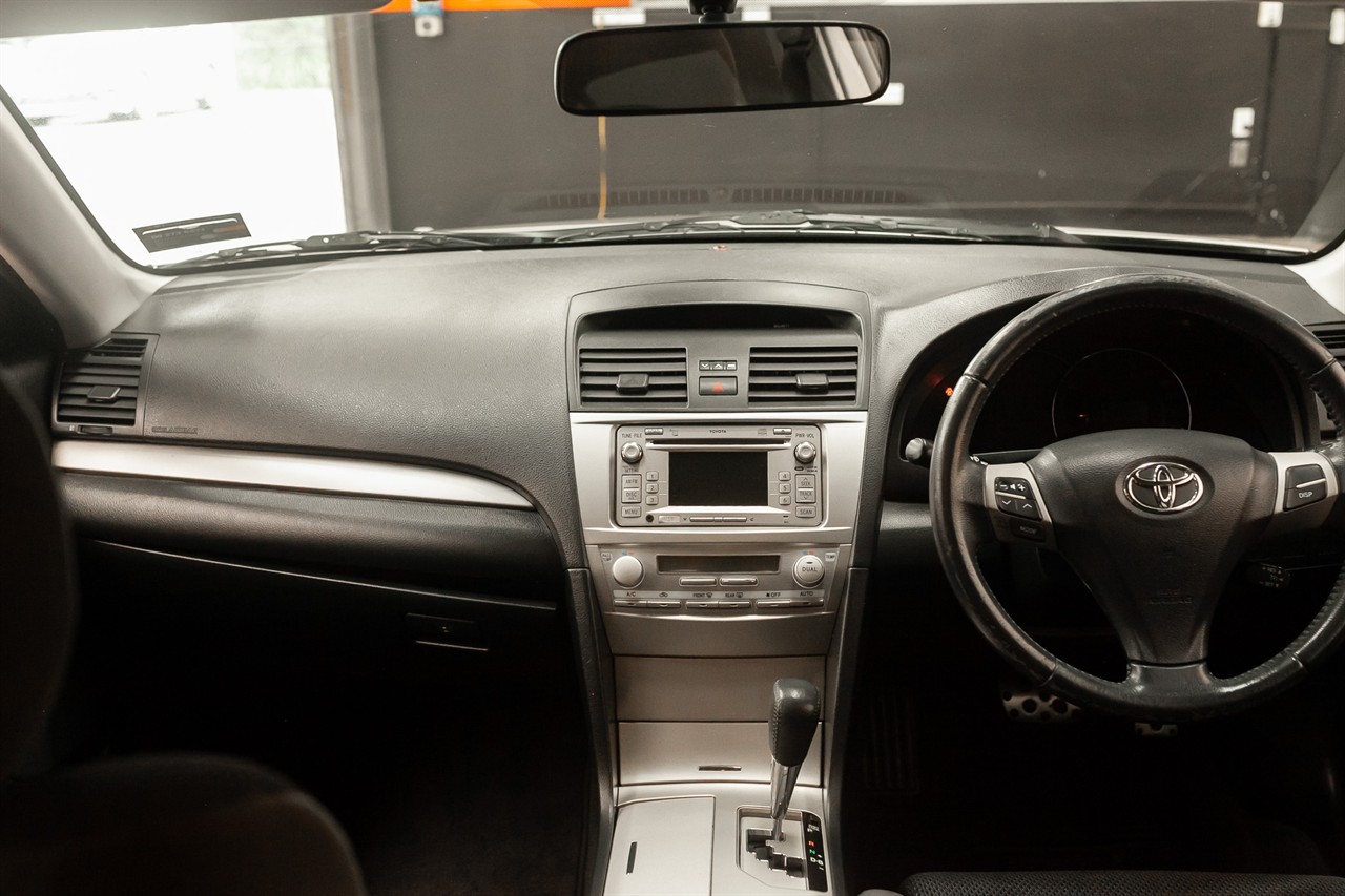 2010 Toyota AURION