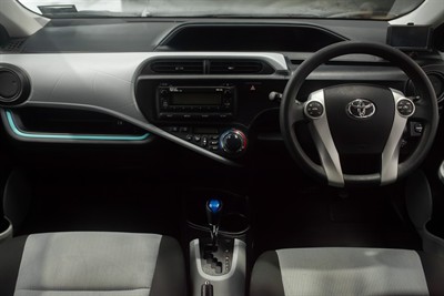 2012 Toyota PRIUS - Thumbnail