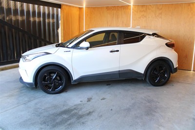 2018 Toyota C-HR - Thumbnail