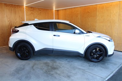 2018 Toyota C-HR - Thumbnail