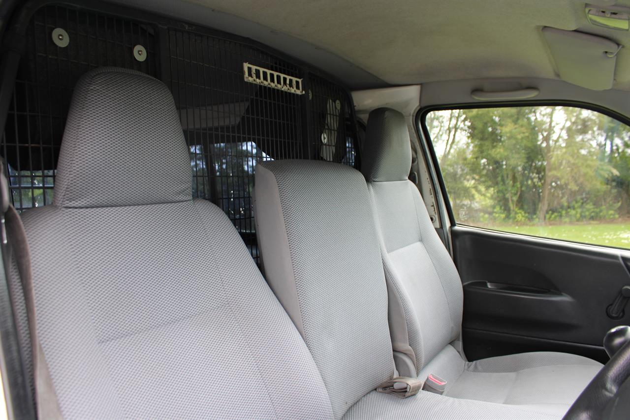 2006 Toyota Hiace