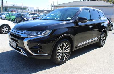 2020 Mitsubishi Outlander - Thumbnail