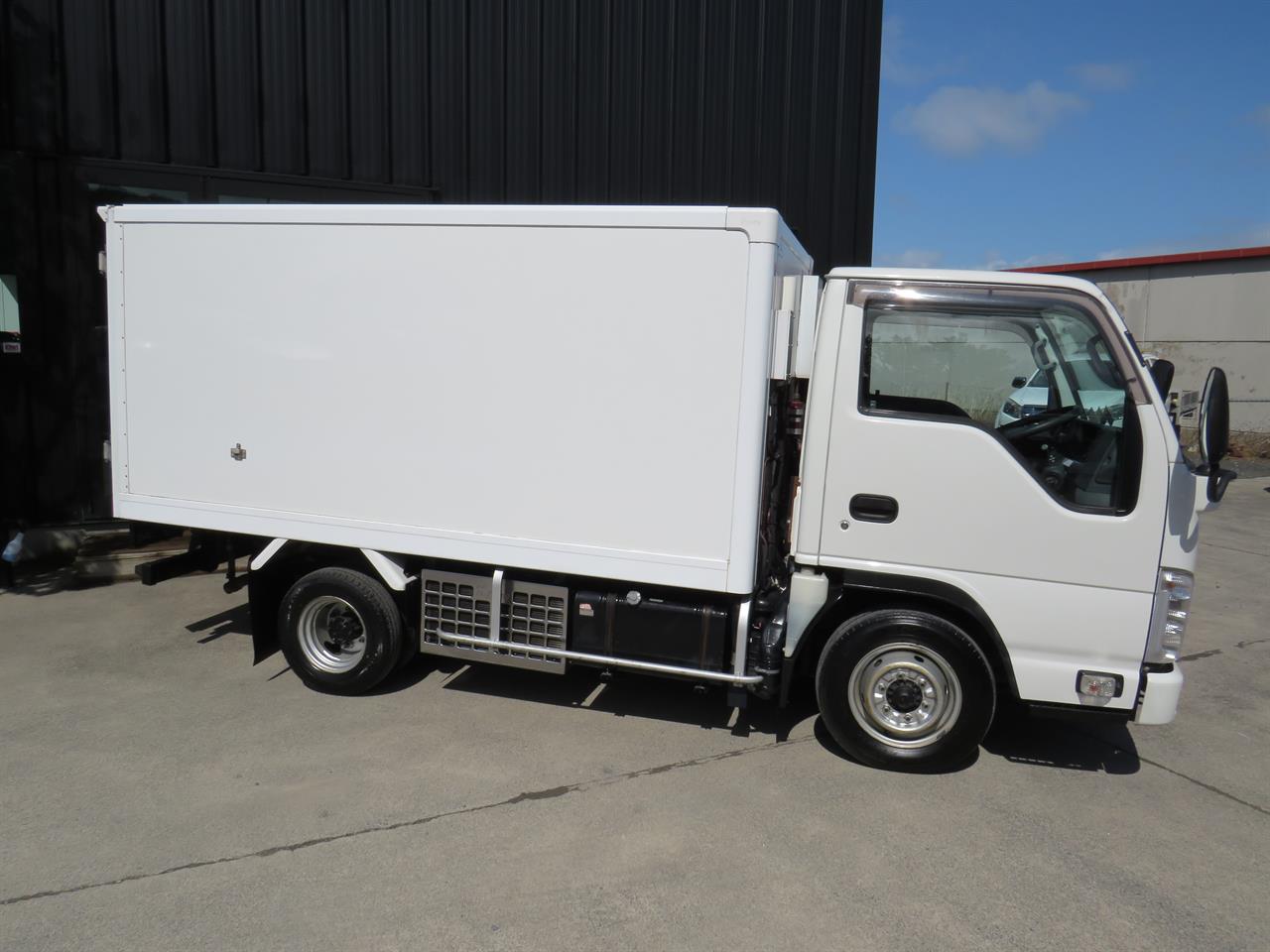 2014 Isuzu Elf