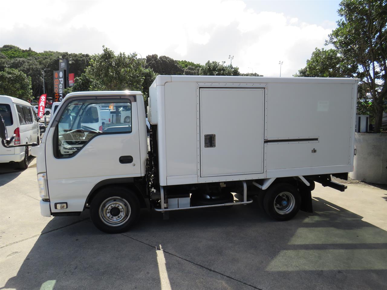 2014 Isuzu Elf