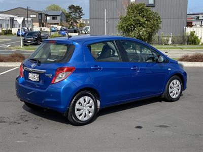 2012 Toyota Yaris - Thumbnail