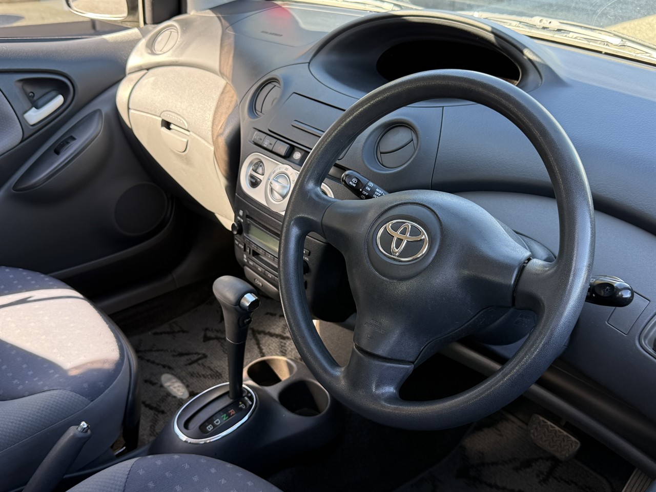 2004 Toyota Vitz