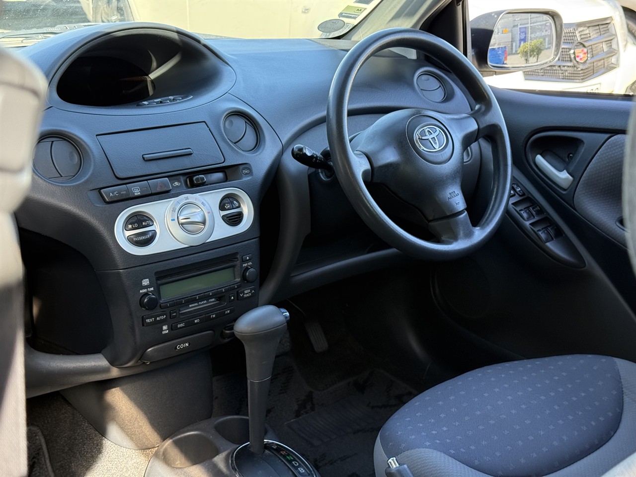 2004 Toyota Vitz