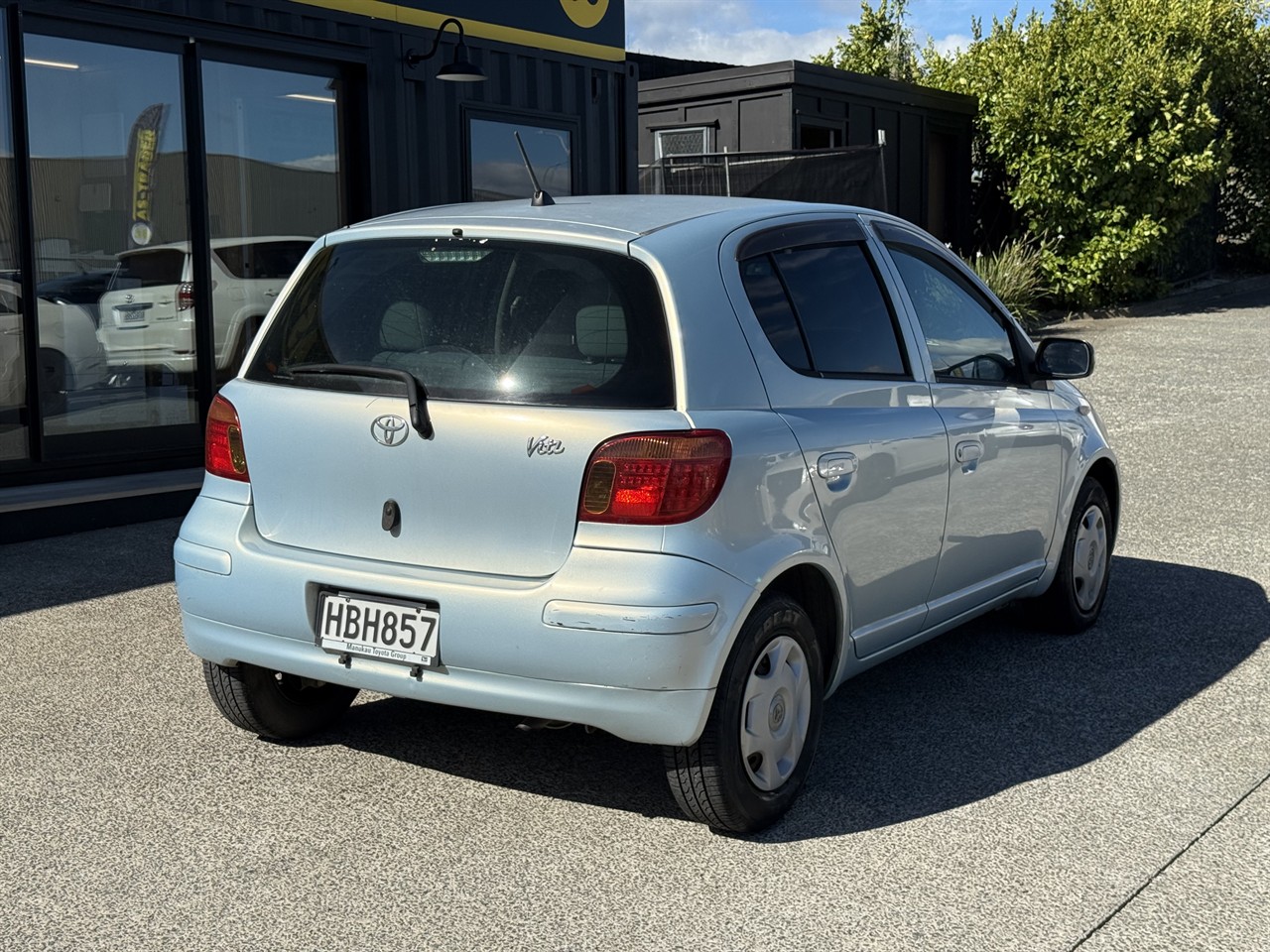 2004 Toyota Vitz