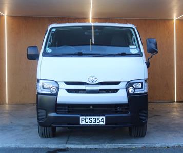 2018 Toyota Hiace - Thumbnail