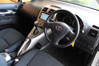 2008 Toyota Auris - Thumbnail