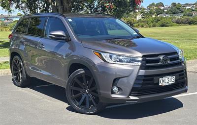 2017 Toyota Highlander - Thumbnail