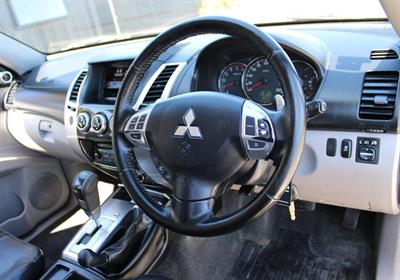 2013 Mitsubishi Challenger - Thumbnail