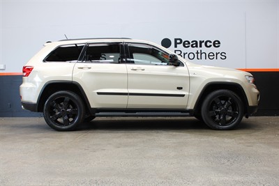 2011 Jeep Grand Cherokee - Thumbnail