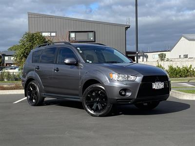 2011 Mitsubishi Outlander - Thumbnail