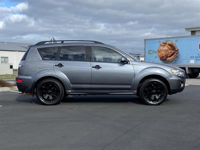 2011 Mitsubishi Outlander - Thumbnail