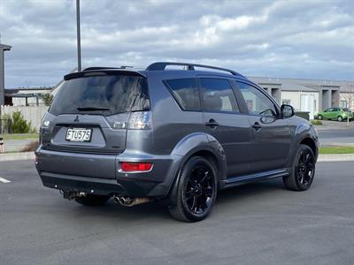 2011 Mitsubishi Outlander - Thumbnail