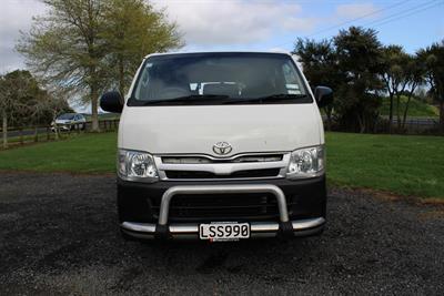 2010 Toyota Hiace - Thumbnail