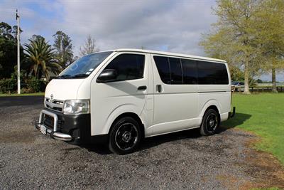 2010 Toyota Hiace - Thumbnail