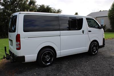 2010 Toyota Hiace - Thumbnail