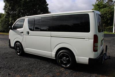 2010 Toyota Hiace - Thumbnail