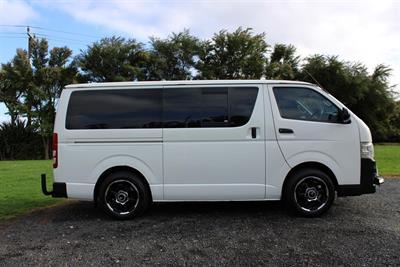 2010 Toyota Hiace - Thumbnail