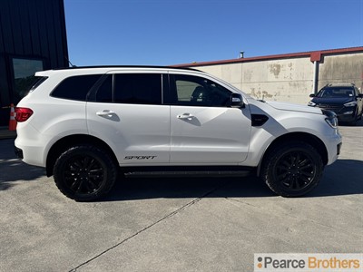 2022 Ford Everest - Thumbnail